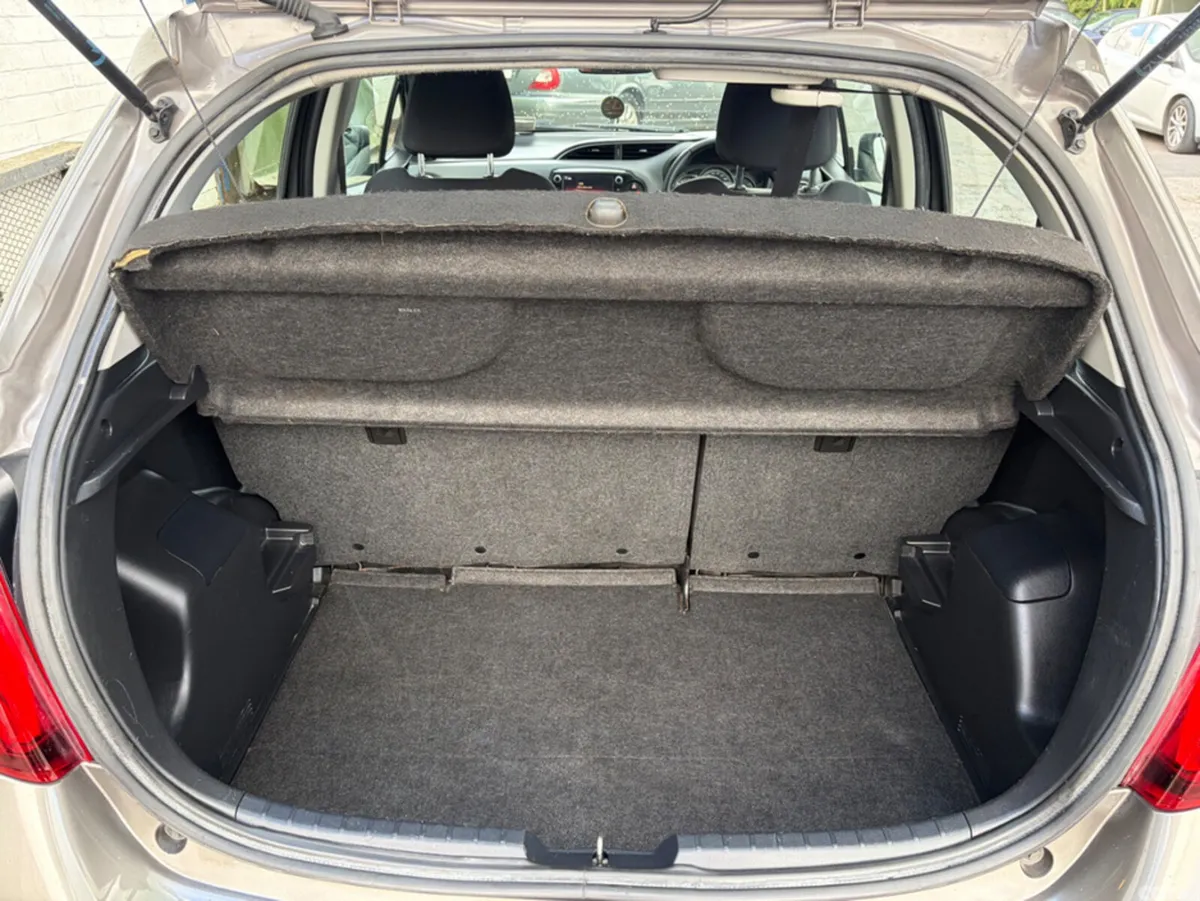 Toyota Yaris Hatchback, Petrol, 2016, Grey