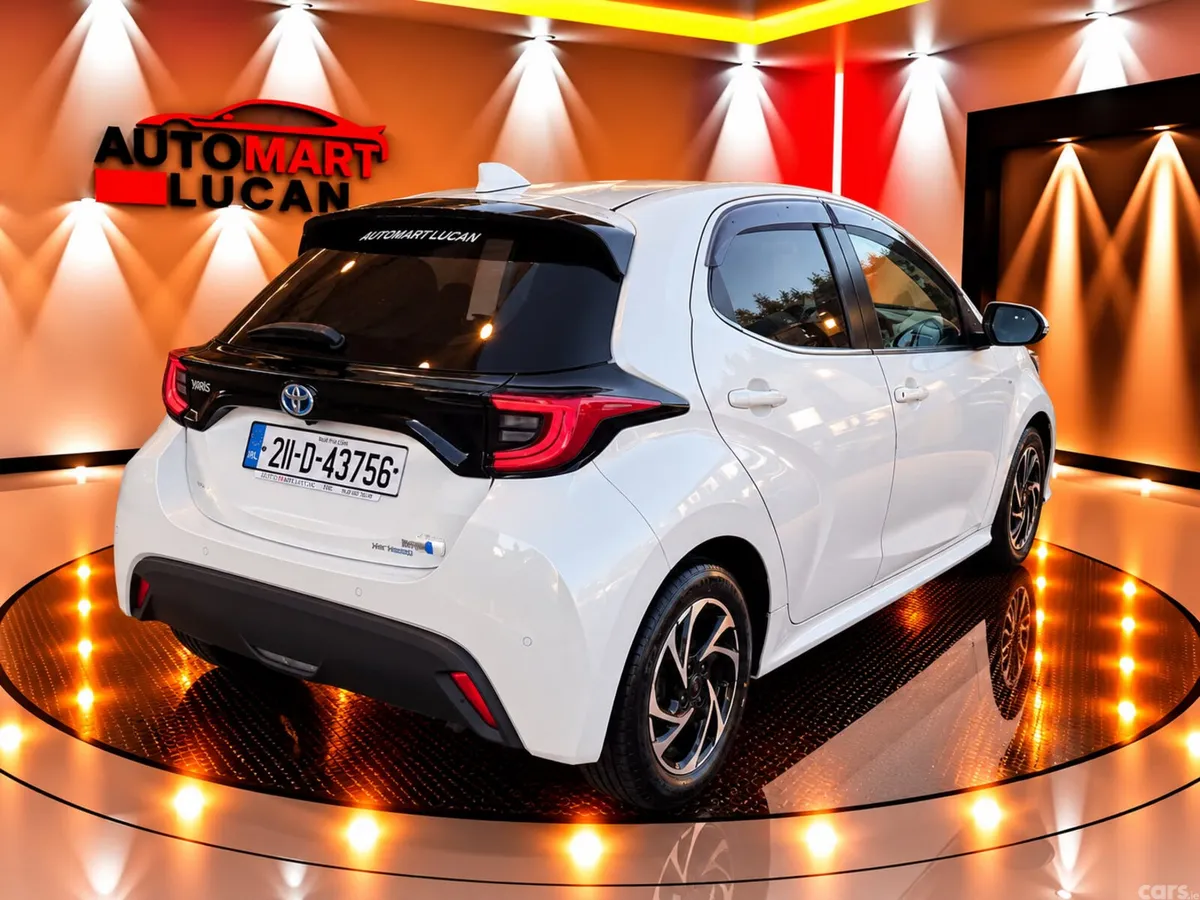 Toyota Yaris Hatchback, Petrol Hybrid, 2021, White