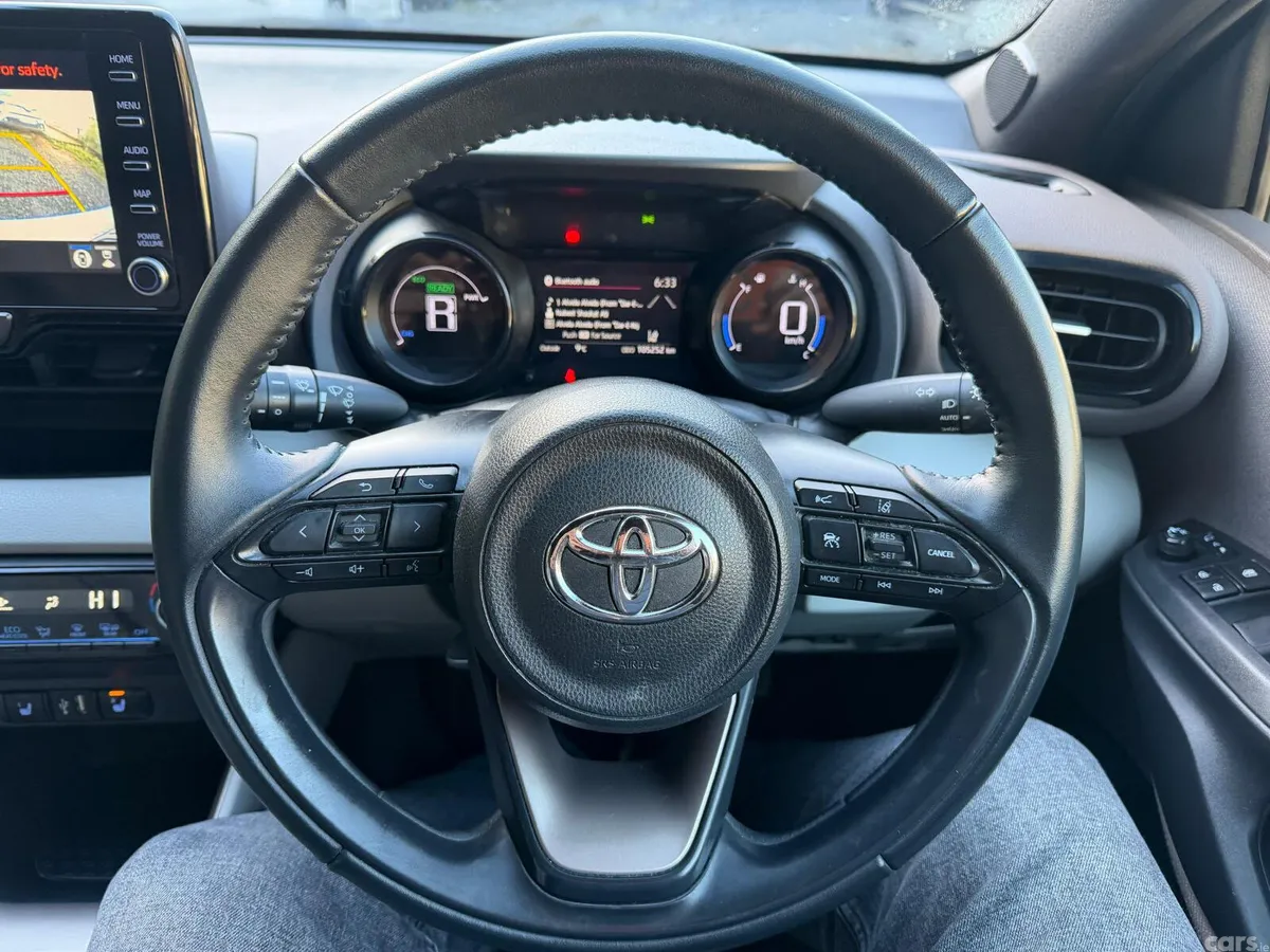 Toyota Yaris Hatchback, Petrol Hybrid, 2021, White