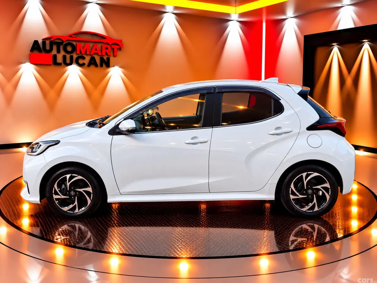 Toyota Yaris Hatchback, Petrol Hybrid, 2021, White