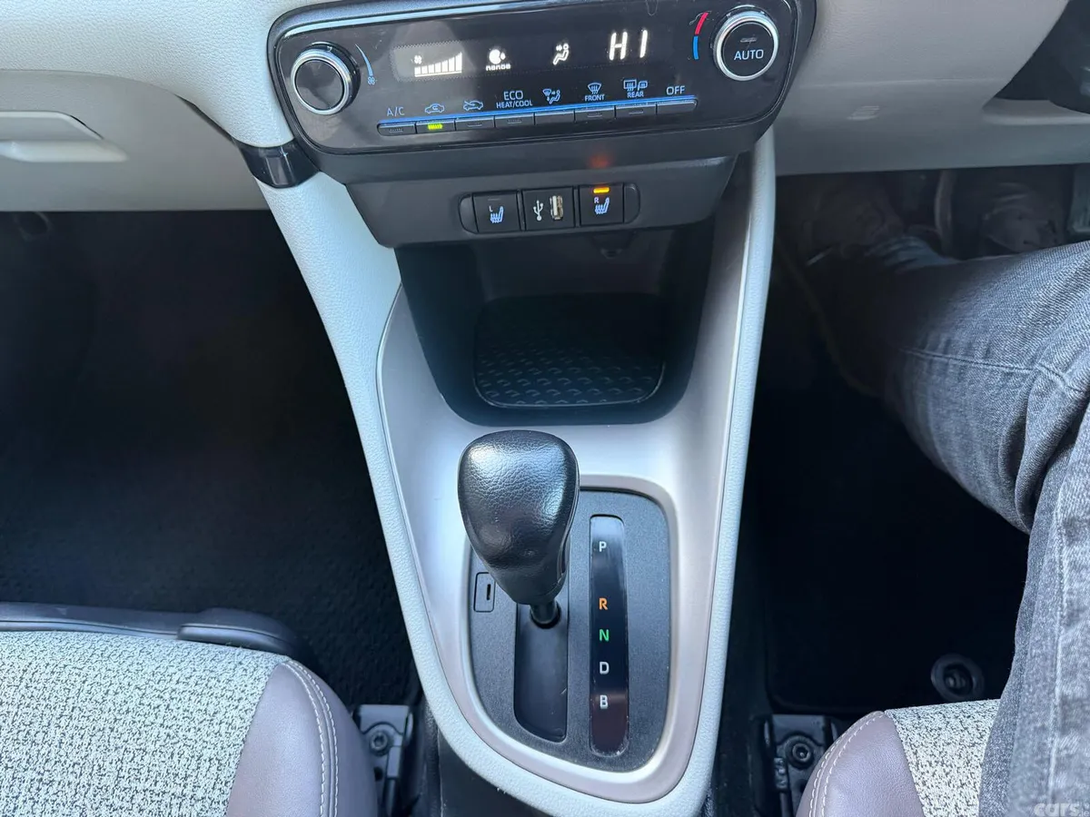 Toyota Yaris Hatchback, Petrol Hybrid, 2021, White