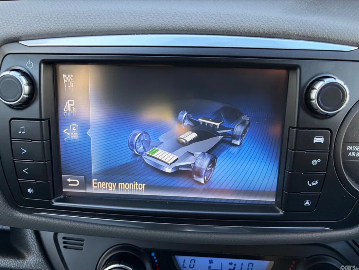 Toyota Yaris Hatchback, Petrol Hybrid, 2016, Red