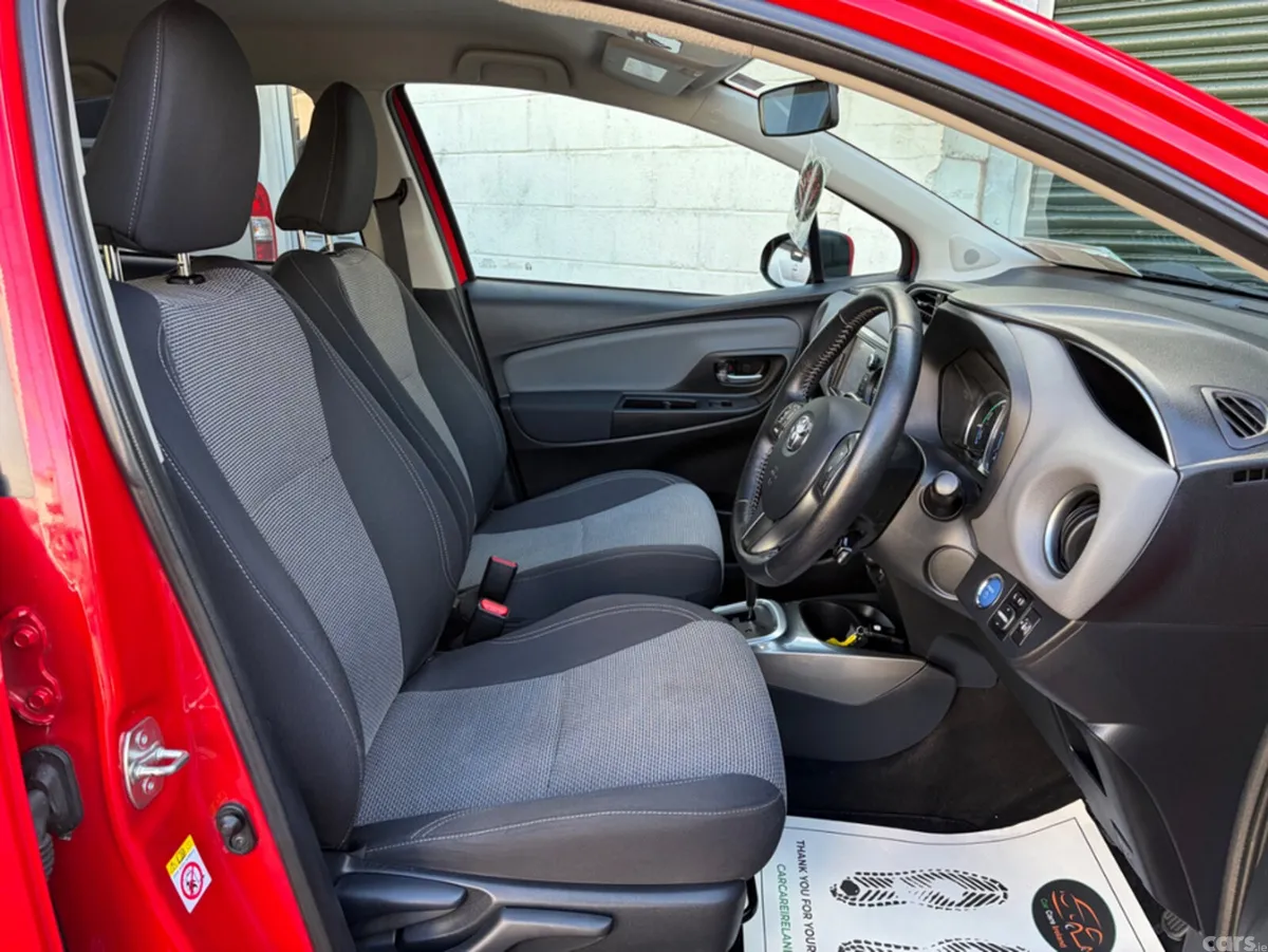 Toyota Yaris Hatchback, Petrol Hybrid, 2016, Red