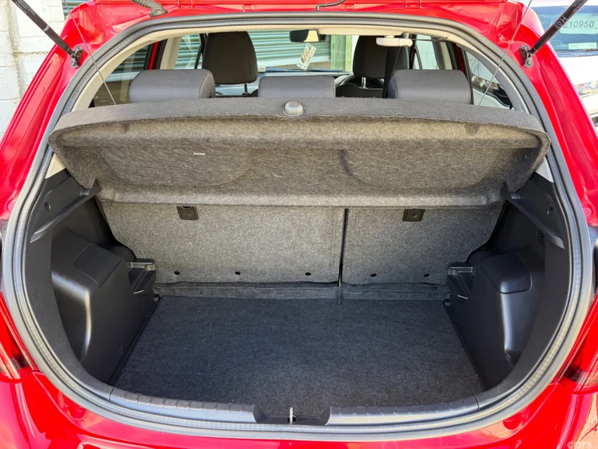 Toyota Yaris Hatchback, Petrol Hybrid, 2016, Red