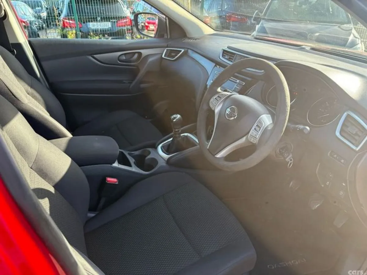 Nissan Qashqai SUV, Diesel, 2017, Red