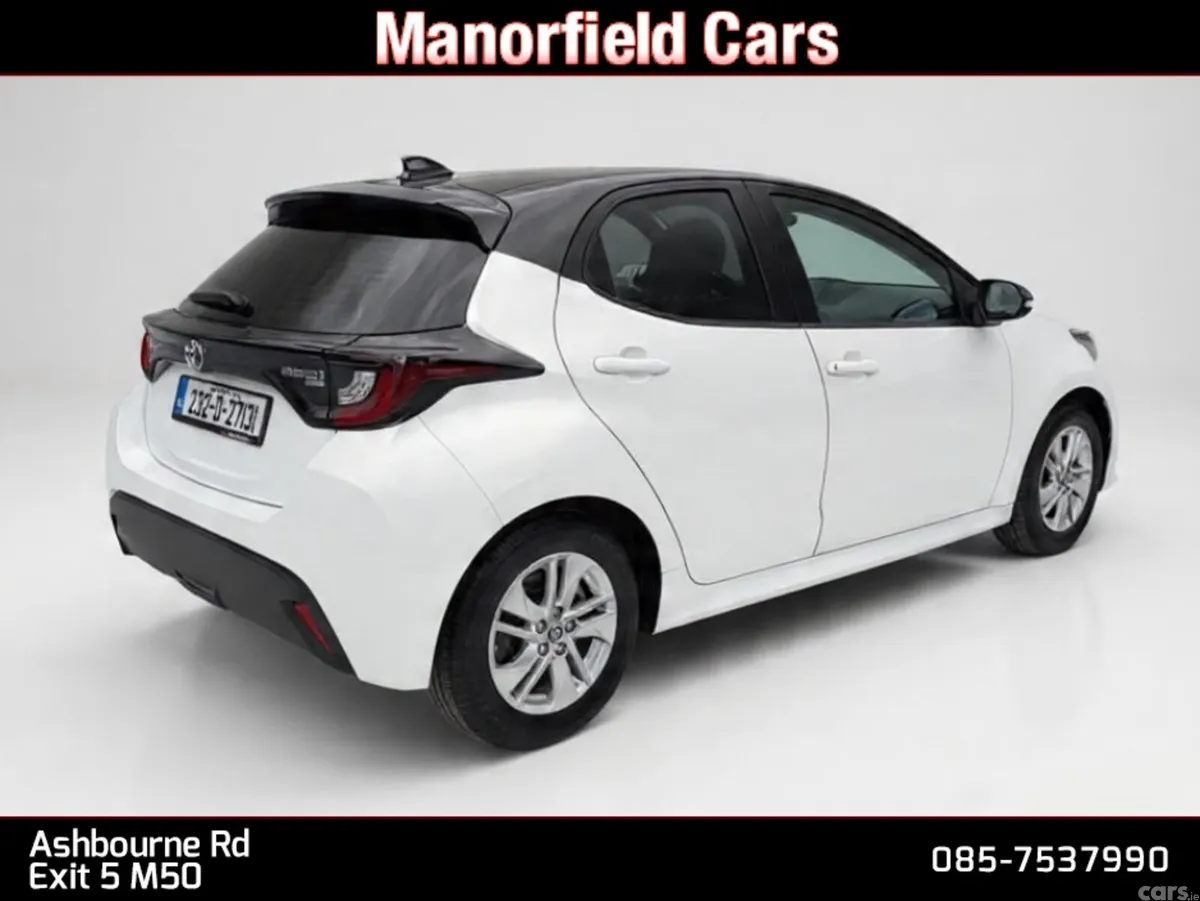 Toyota Yaris Hatchback, Petrol Hybrid, 2023, White