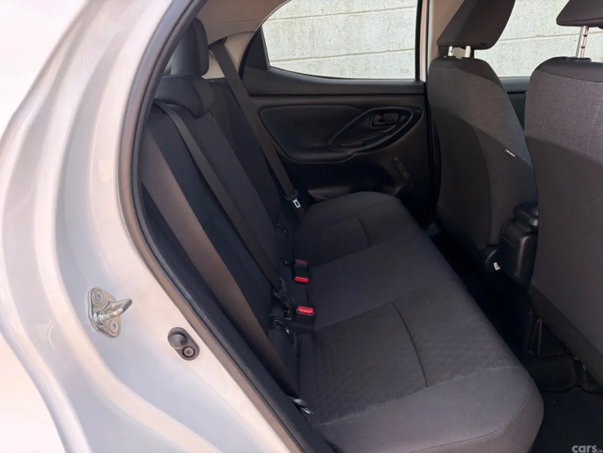 Toyota Yaris Hatchback, Petrol Hybrid, 2023, White