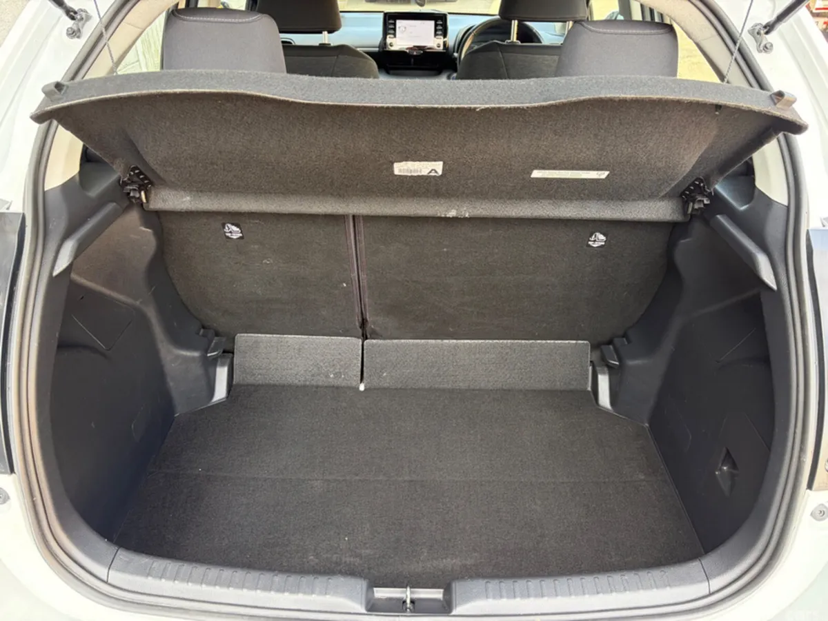 Toyota Yaris Hatchback, Petrol Hybrid, 2023, White