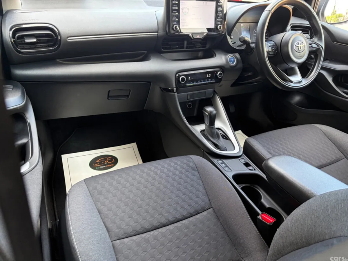 Toyota Yaris Hatchback, Petrol Hybrid, 2023, White