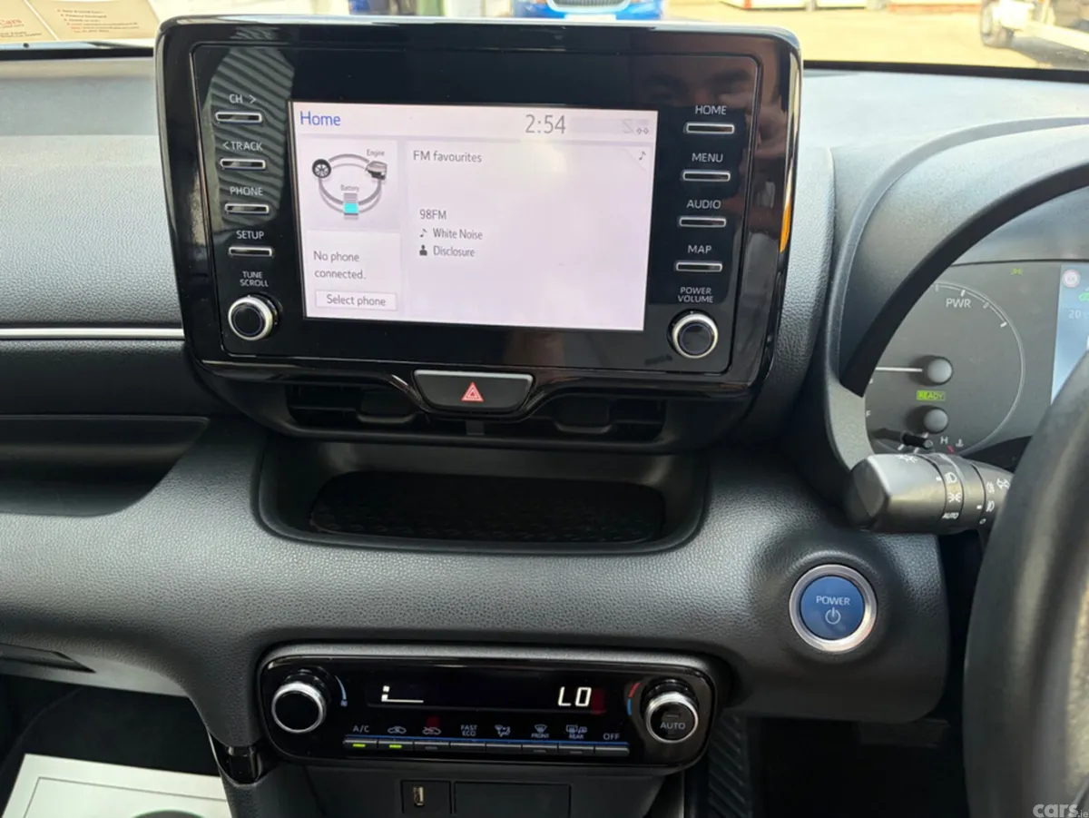 Toyota Yaris Hatchback, Petrol Hybrid, 2023, White