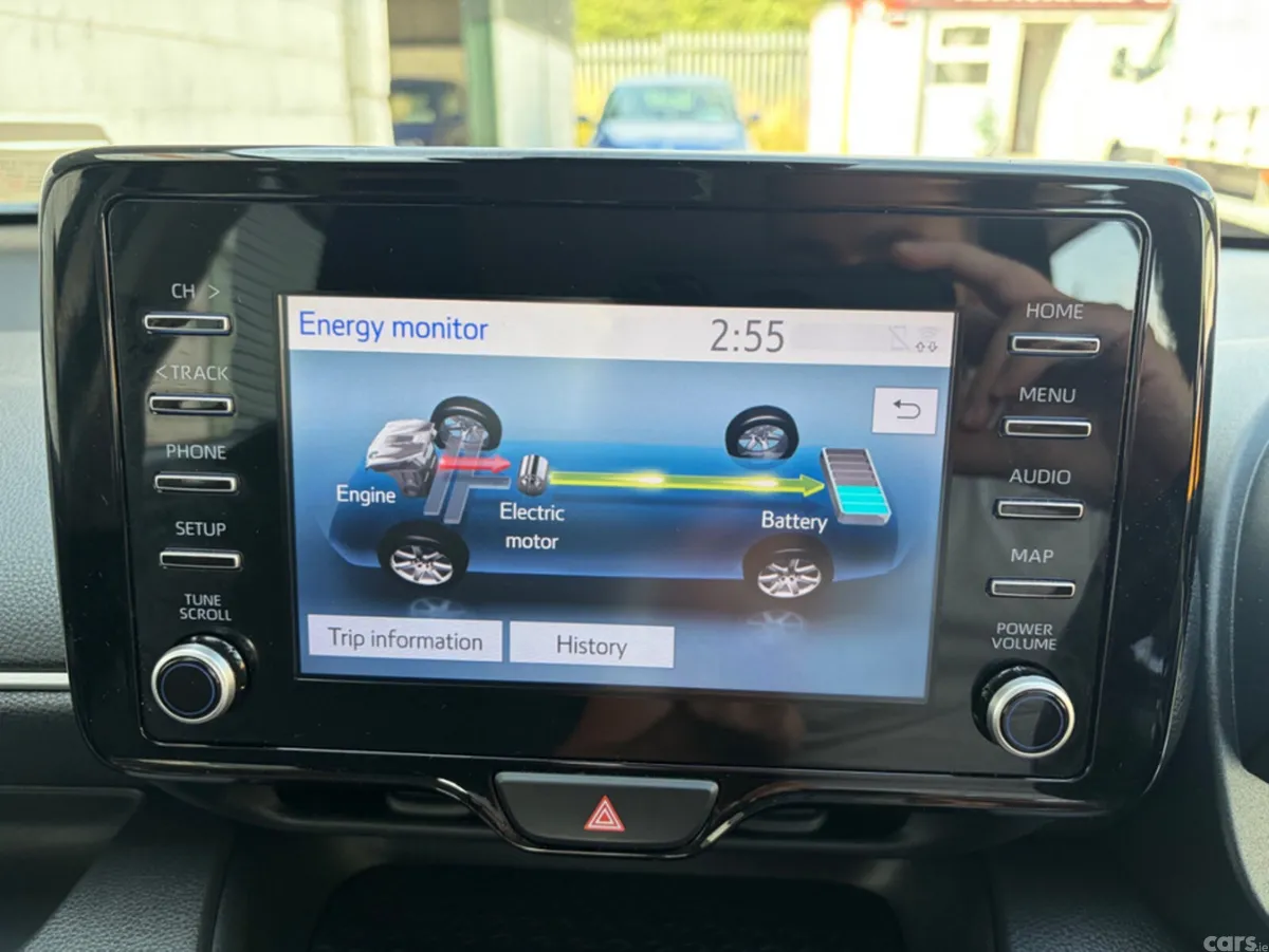 Toyota Yaris Hatchback, Petrol Hybrid, 2023, White