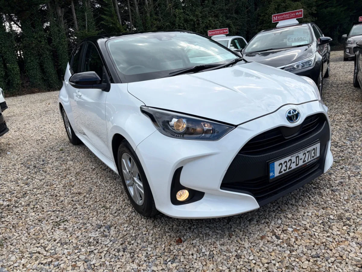Toyota Yaris Hatchback, Petrol Hybrid, 2023, White