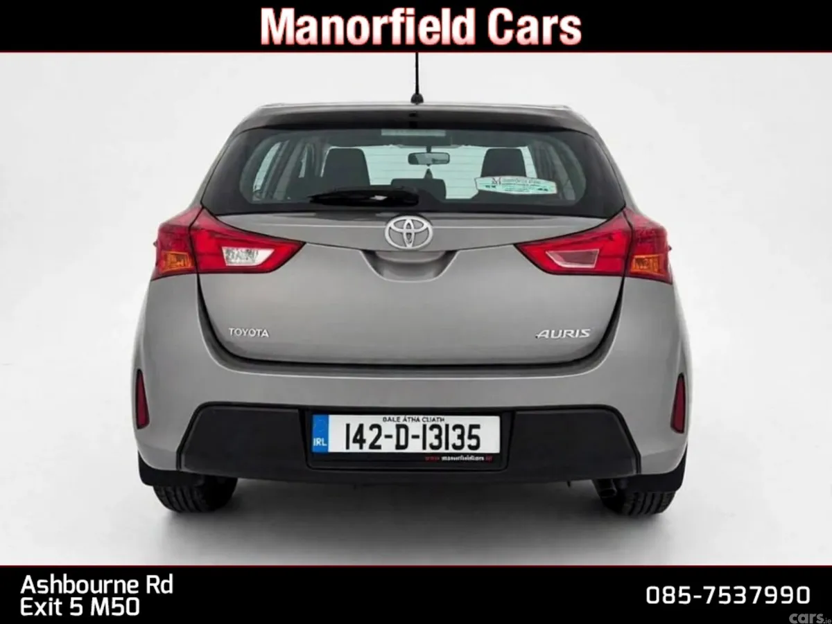 Toyota Auris Hatchback, Petrol, 2014, Grey