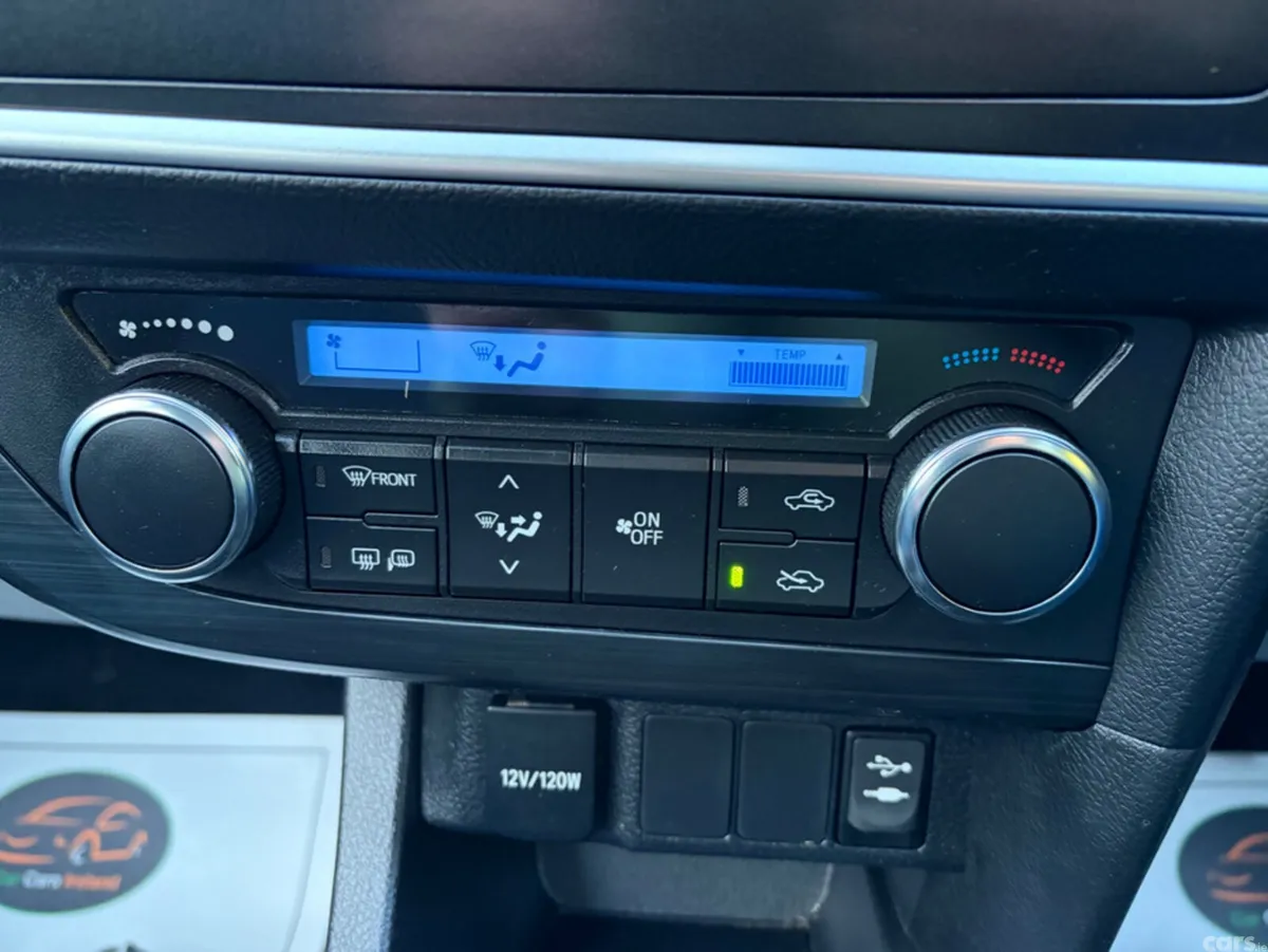 Toyota Auris Hatchback, Petrol, 2014, Grey