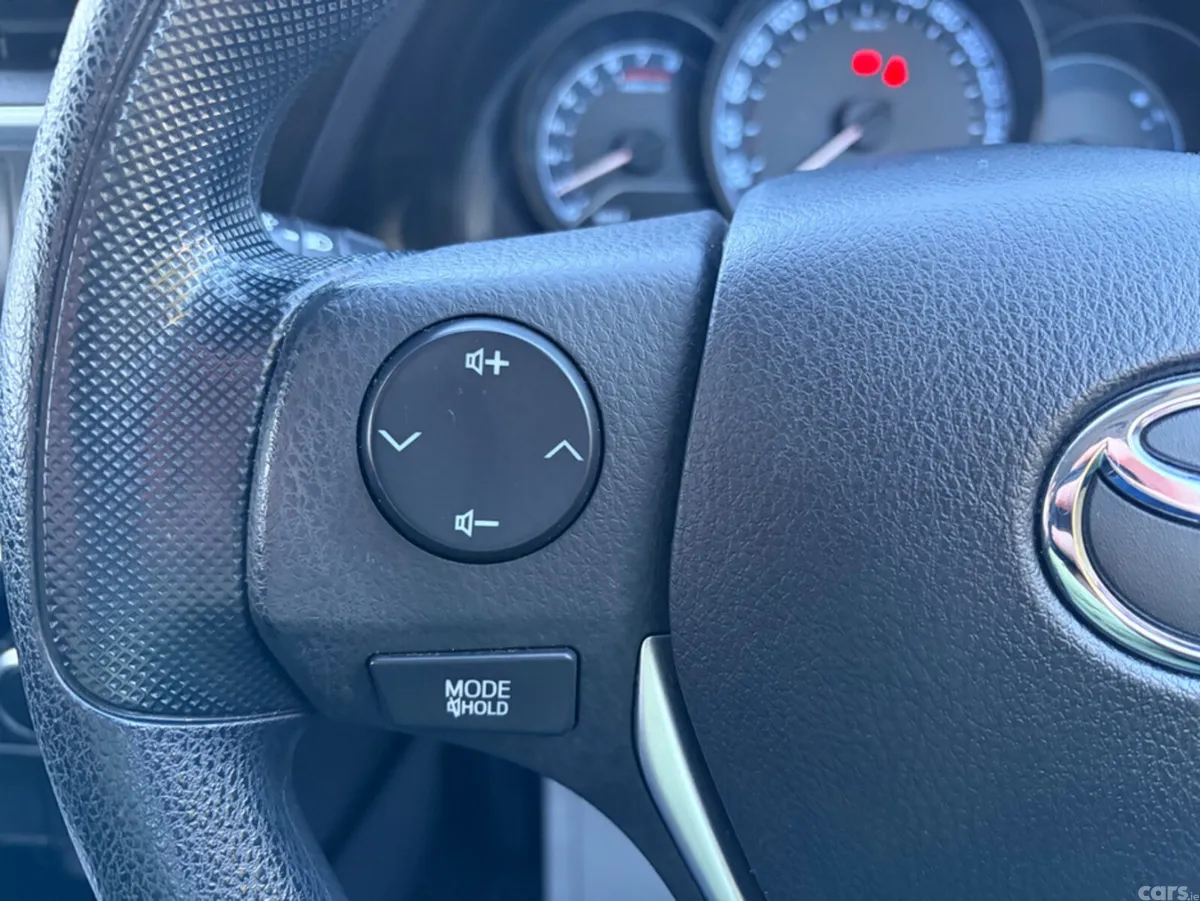 Toyota Auris Hatchback, Petrol, 2014, Grey