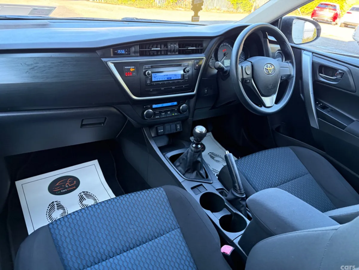 Toyota Auris Hatchback, Petrol, 2014, Grey