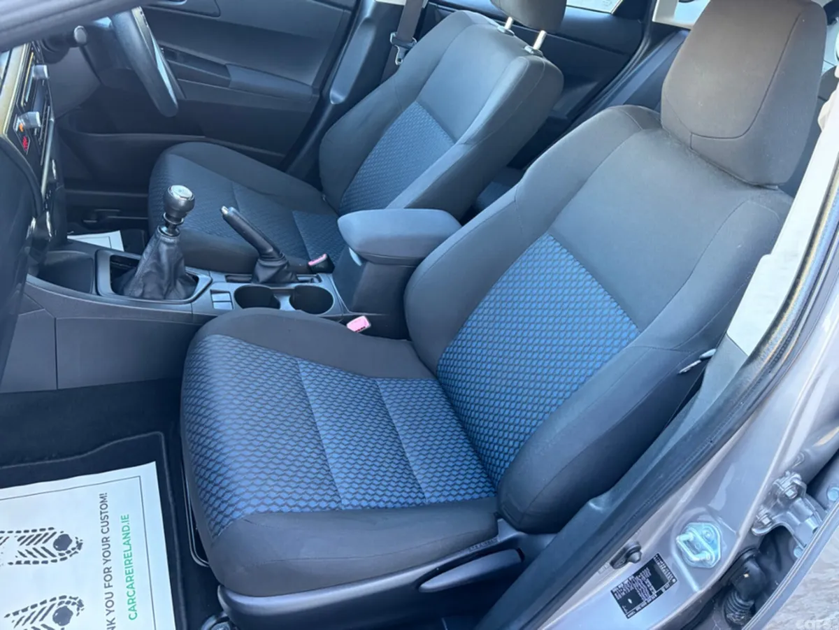 Toyota Auris Hatchback, Petrol, 2014, Grey