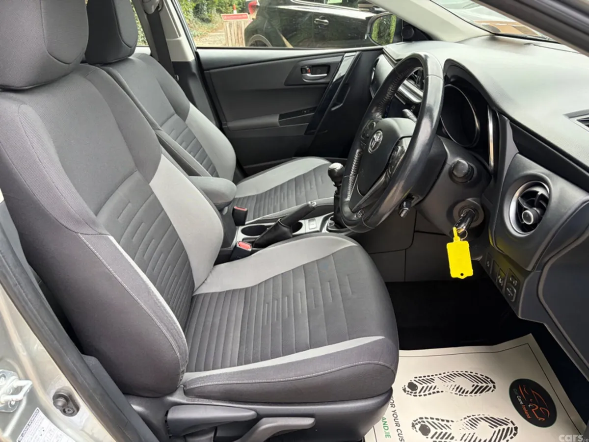 Toyota Auris Hatchback, Petrol, 2019, Grey