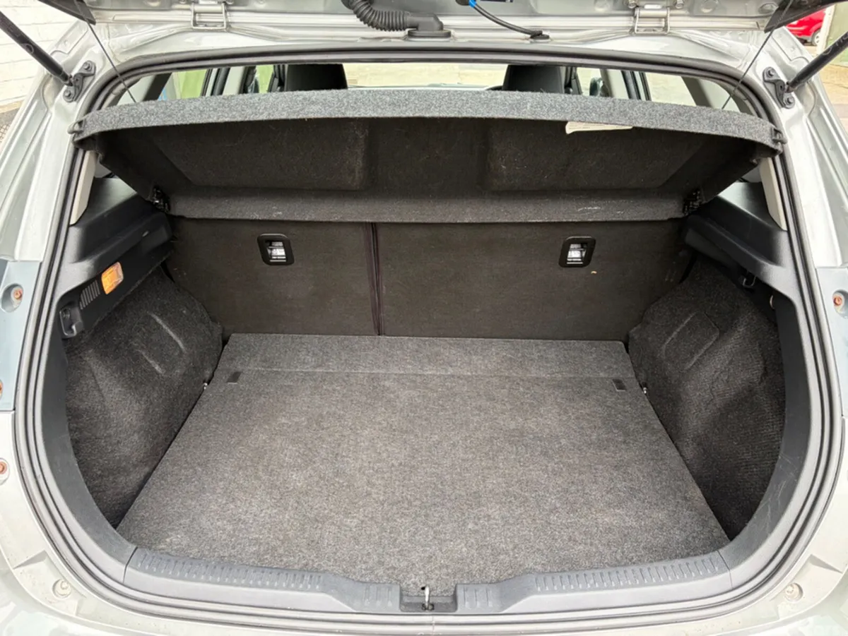 Toyota Auris Hatchback, Petrol, 2019, Grey