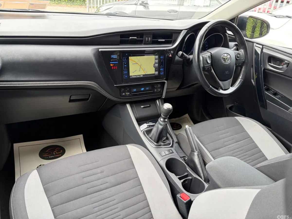 Toyota Auris Hatchback, Petrol, 2019, Grey