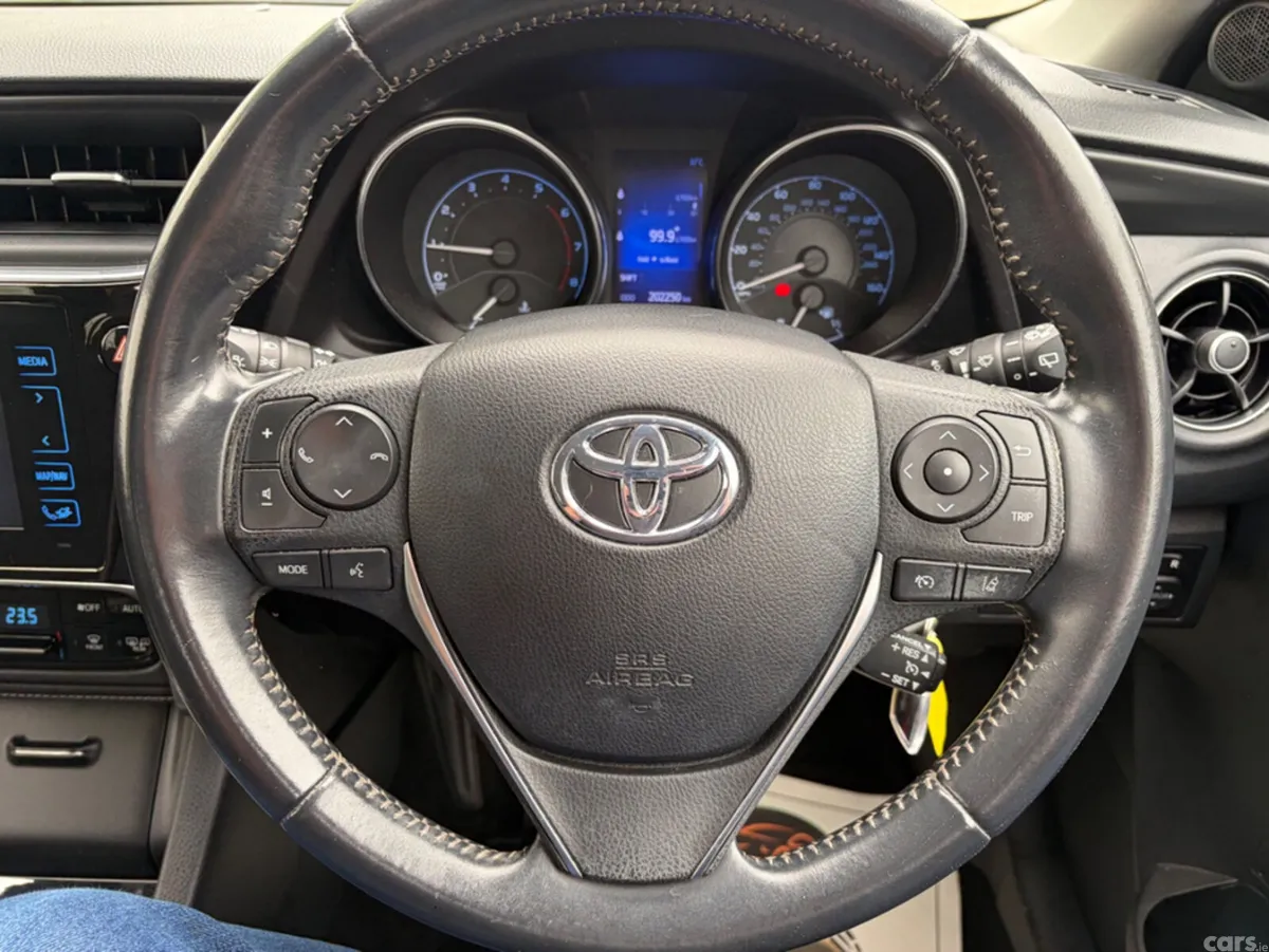 Toyota Auris Hatchback, Petrol, 2019, Grey