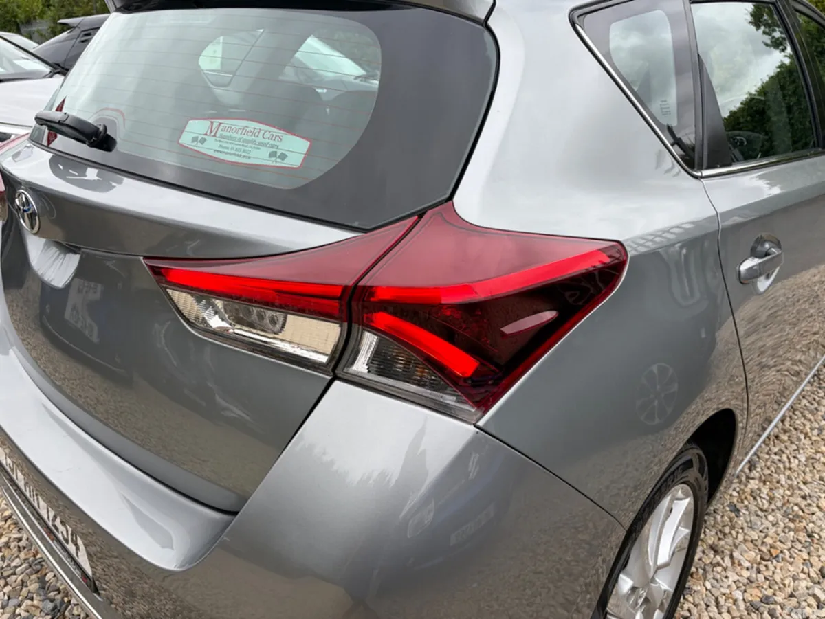 Toyota Auris Hatchback, Petrol, 2019, Grey