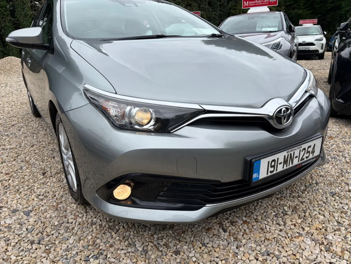 Toyota Auris Hatchback, Petrol, 2019, Grey