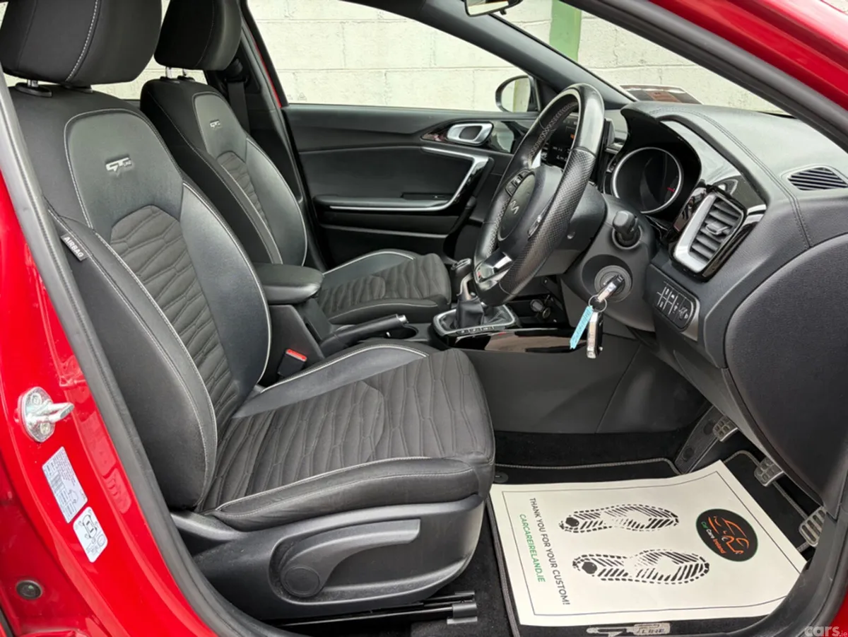 Kia Ceed Hatchback, Petrol, 2022, Red