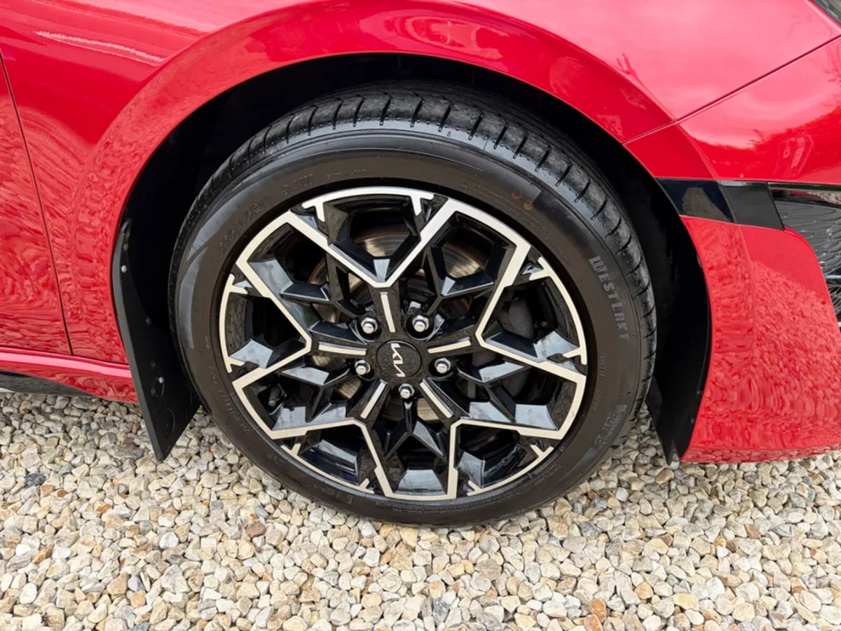 Kia Ceed Hatchback, Petrol, 2022, Red