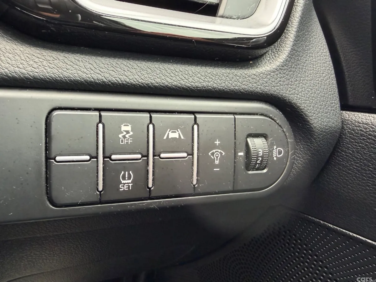 Kia Ceed Hatchback, Petrol, 2022, Red