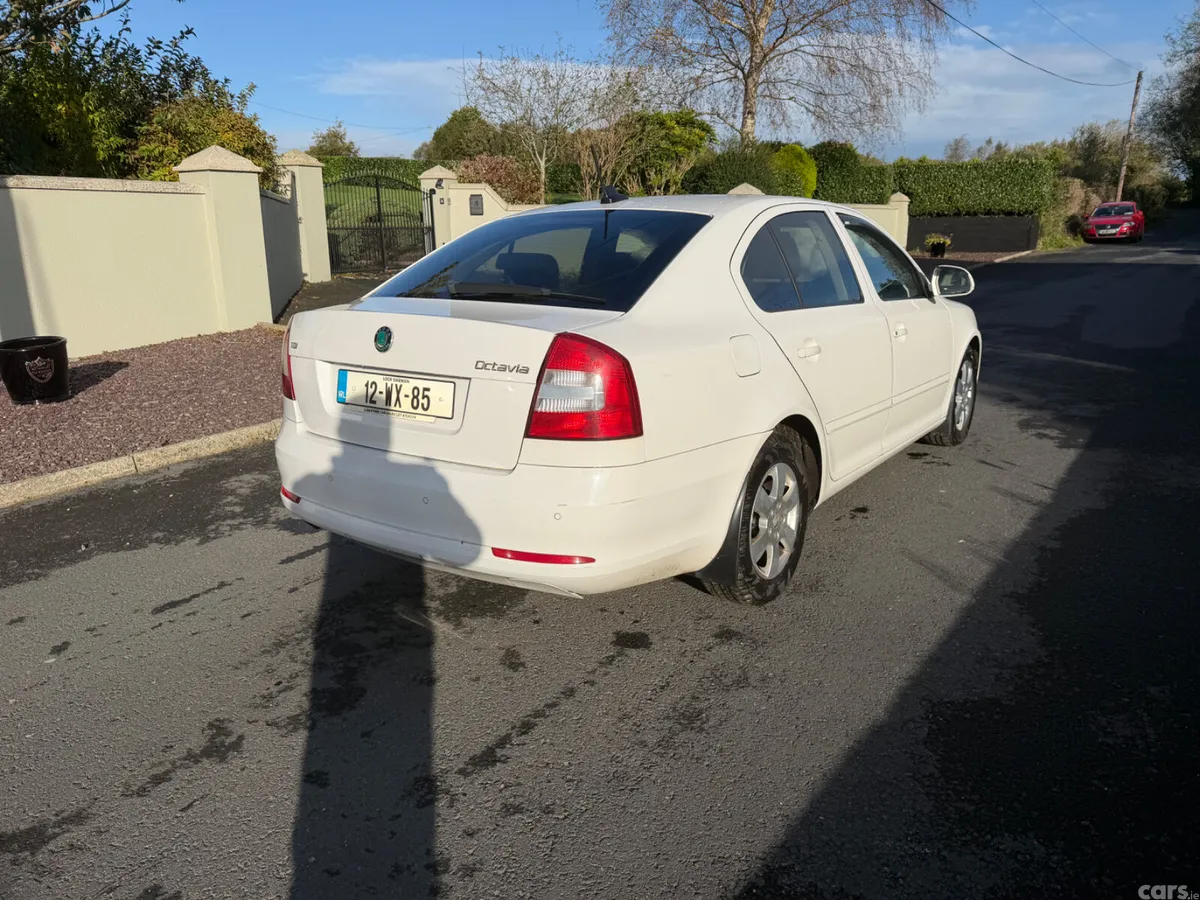 Skoda Octavia Saloon, Diesel, 2012, White