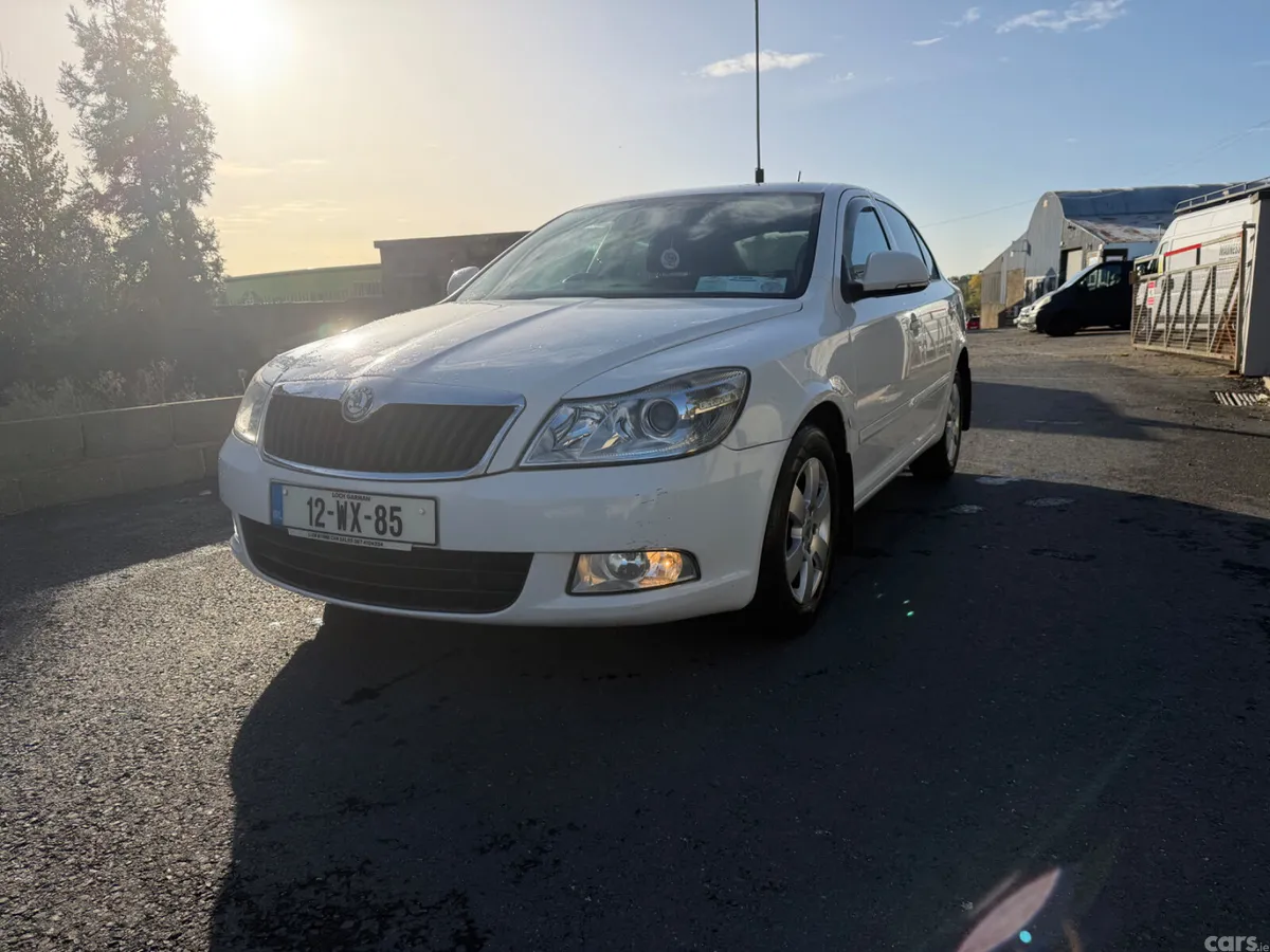 Skoda Octavia Saloon, Diesel, 2012, White