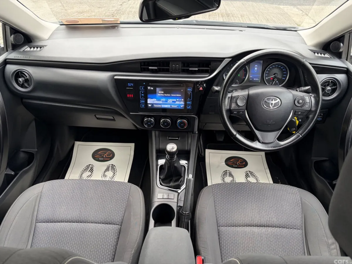 Toyota Corolla Saloon, Petrol, 2018, Grey