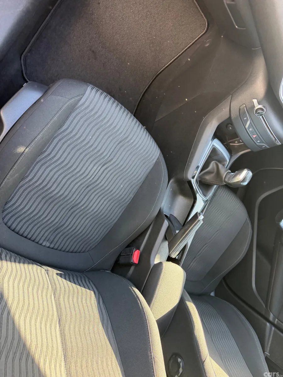 Peugeot 308 Hatchback, Petrol, 2016, Black