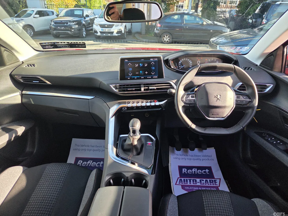 Peugeot 3008 MPV, Petrol, 2020, Red