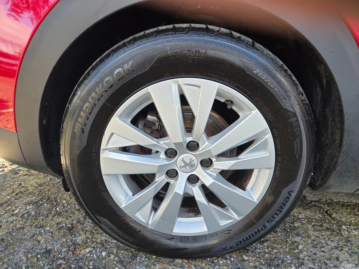 Peugeot 3008 MPV, Petrol, 2020, Red