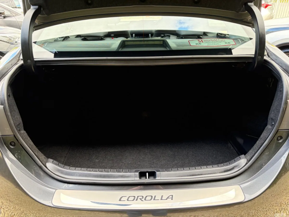 Toyota Corolla Saloon, Petrol, 2018, Grey