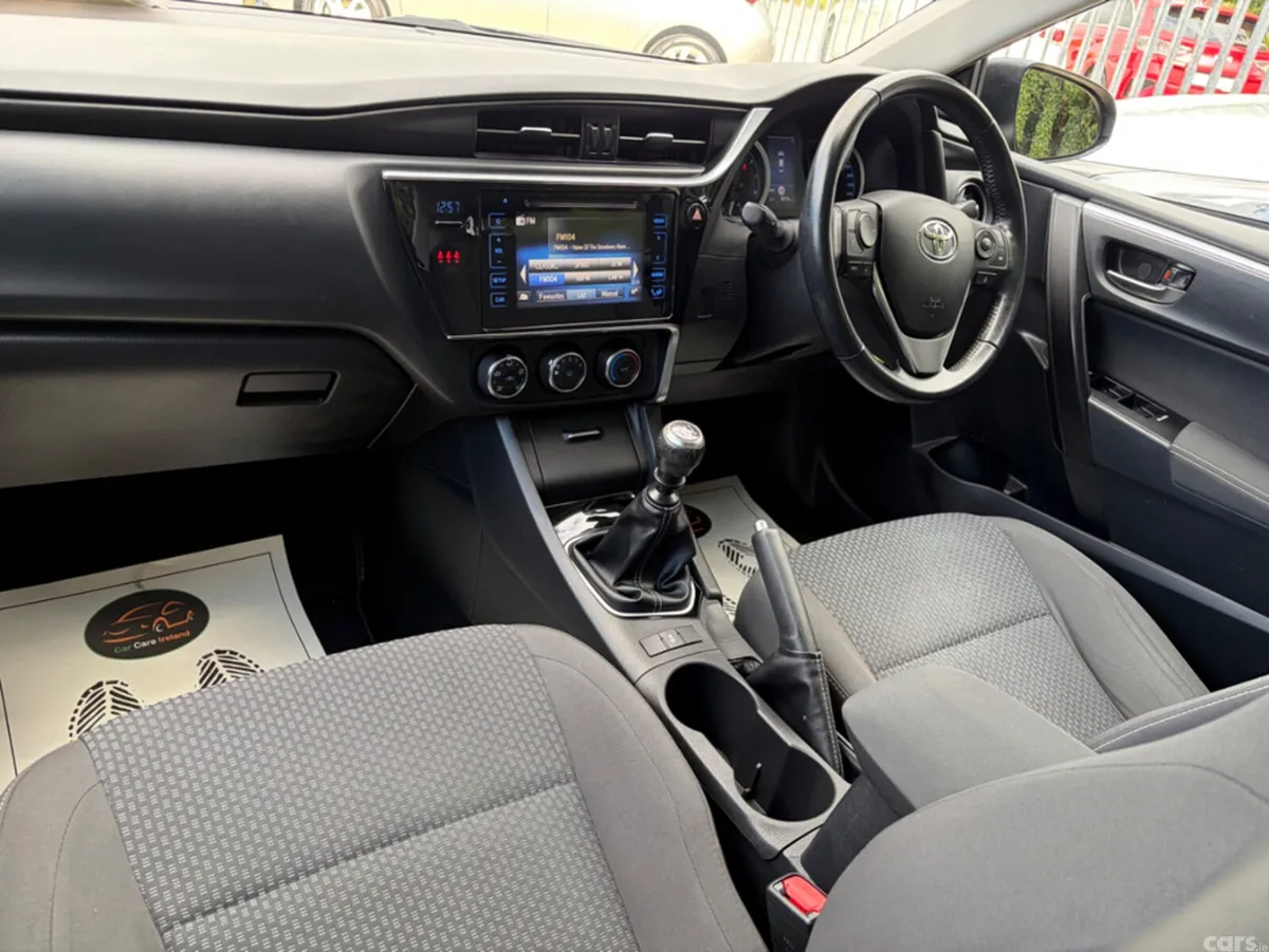 Toyota Corolla Saloon, Petrol, 2018, Grey