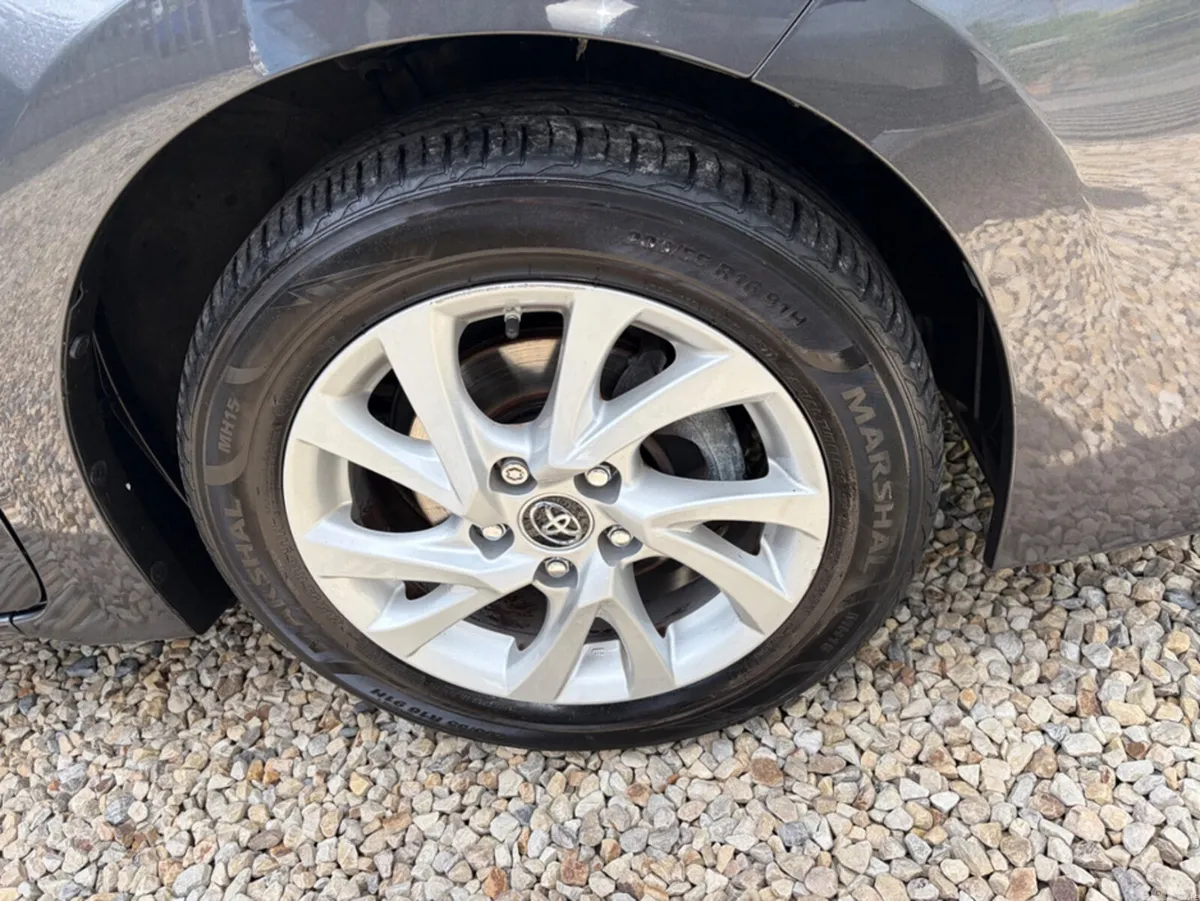 Toyota Corolla Saloon, Petrol, 2018, Grey
