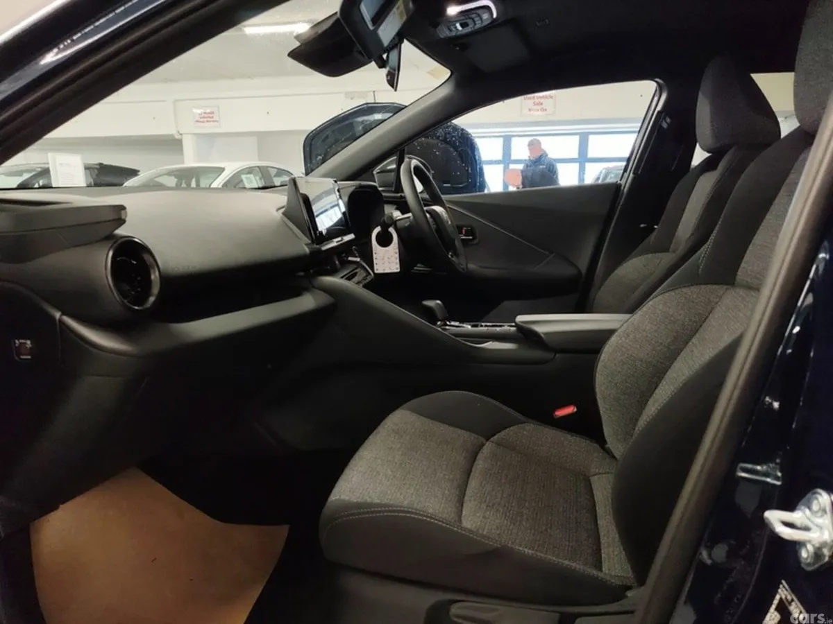 Toyota C-HR SUV, Petrol Hybrid, 2026, Blue