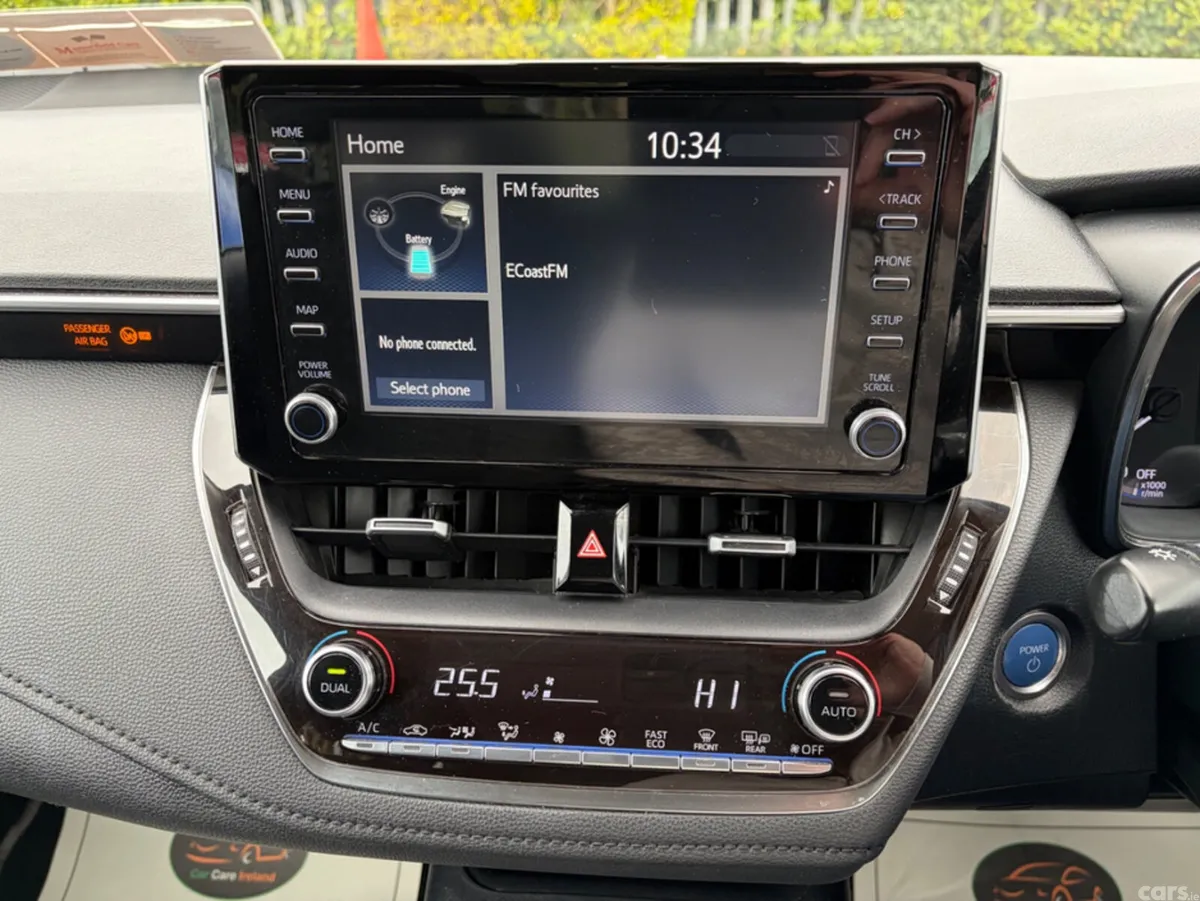 Toyota Corolla Saloon, Petrol Hybrid, 2019, Green