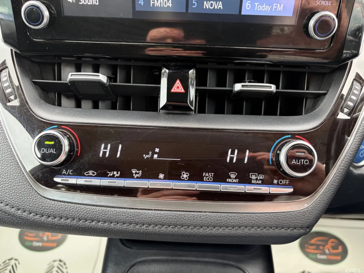 Toyota Corolla Saloon, Petrol Hybrid, 2019, Green