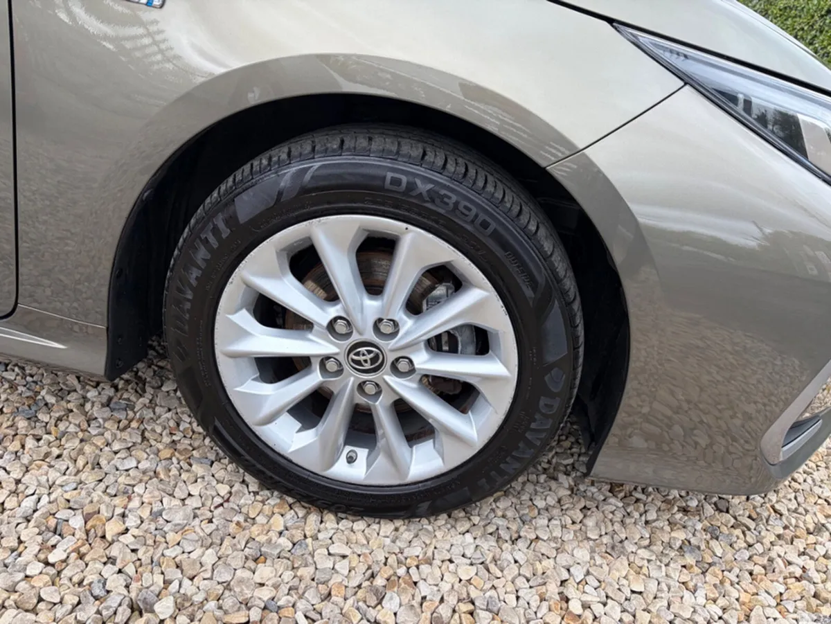 Toyota Corolla Saloon, Petrol Hybrid, 2019, Green