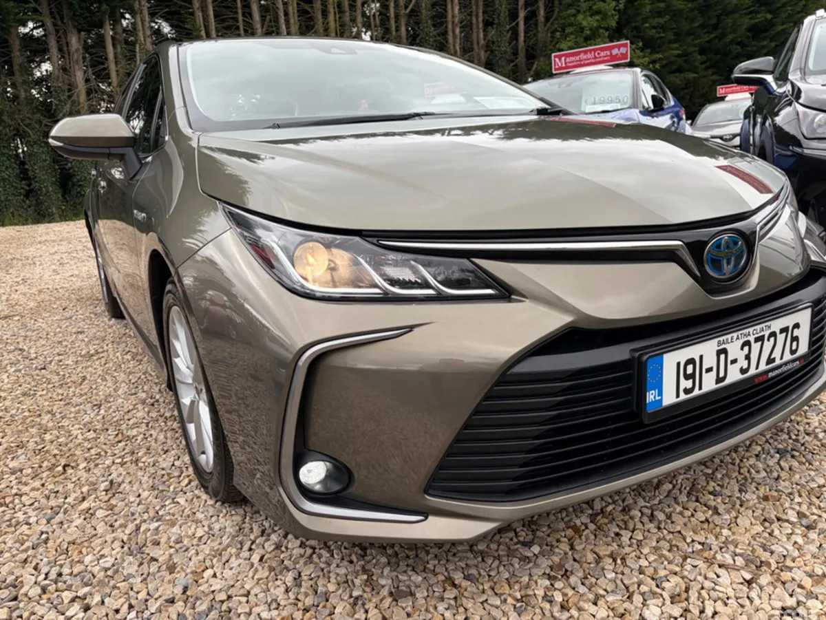 Toyota Corolla Saloon, Petrol Hybrid, 2019, Green