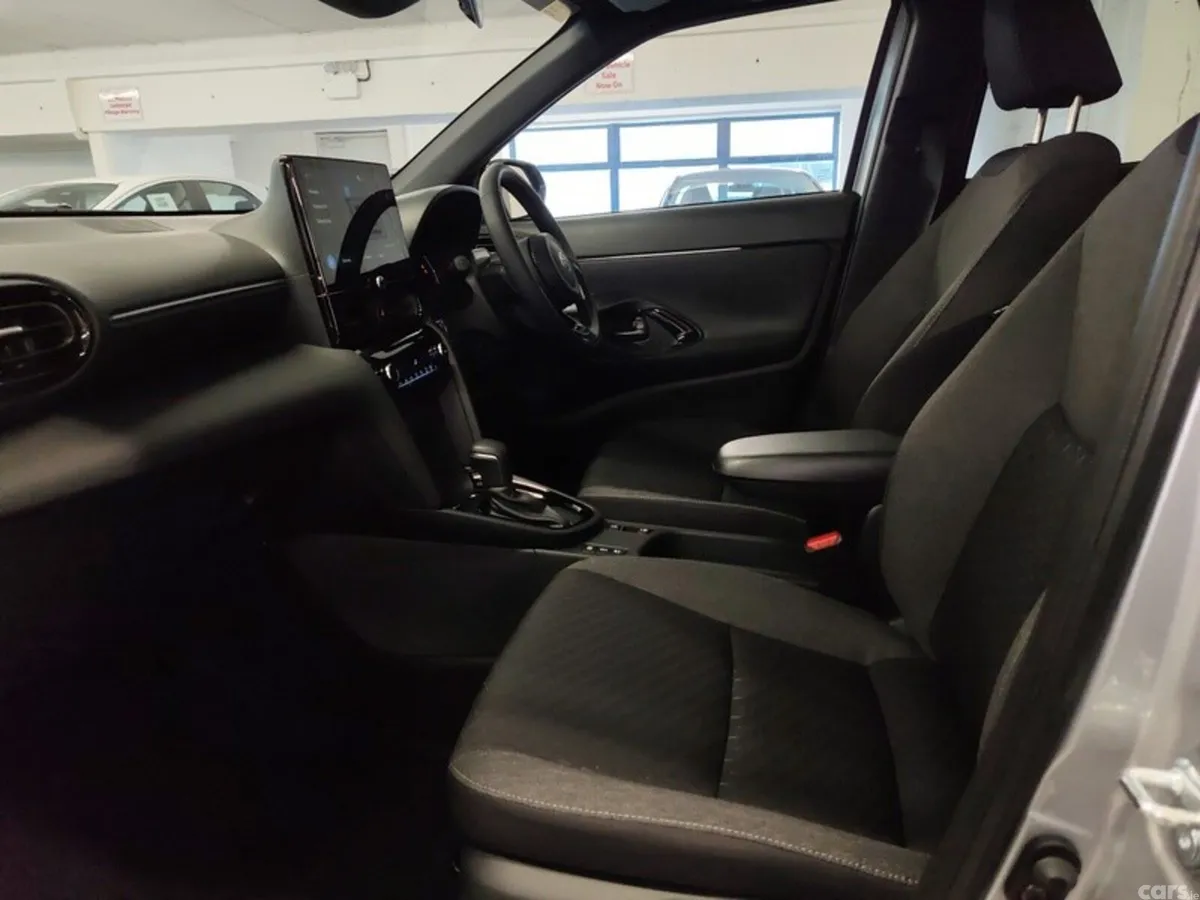 Toyota Yaris Cross Hatchback, Petrol Hybrid, 2026, Grey