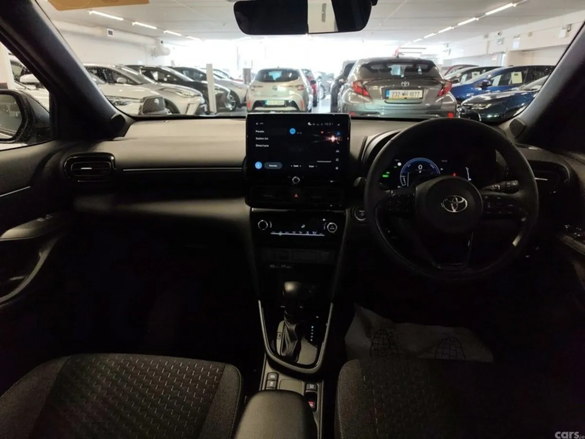 Toyota Yaris Cross Hatchback, Petrol Hybrid, 2026, Grey