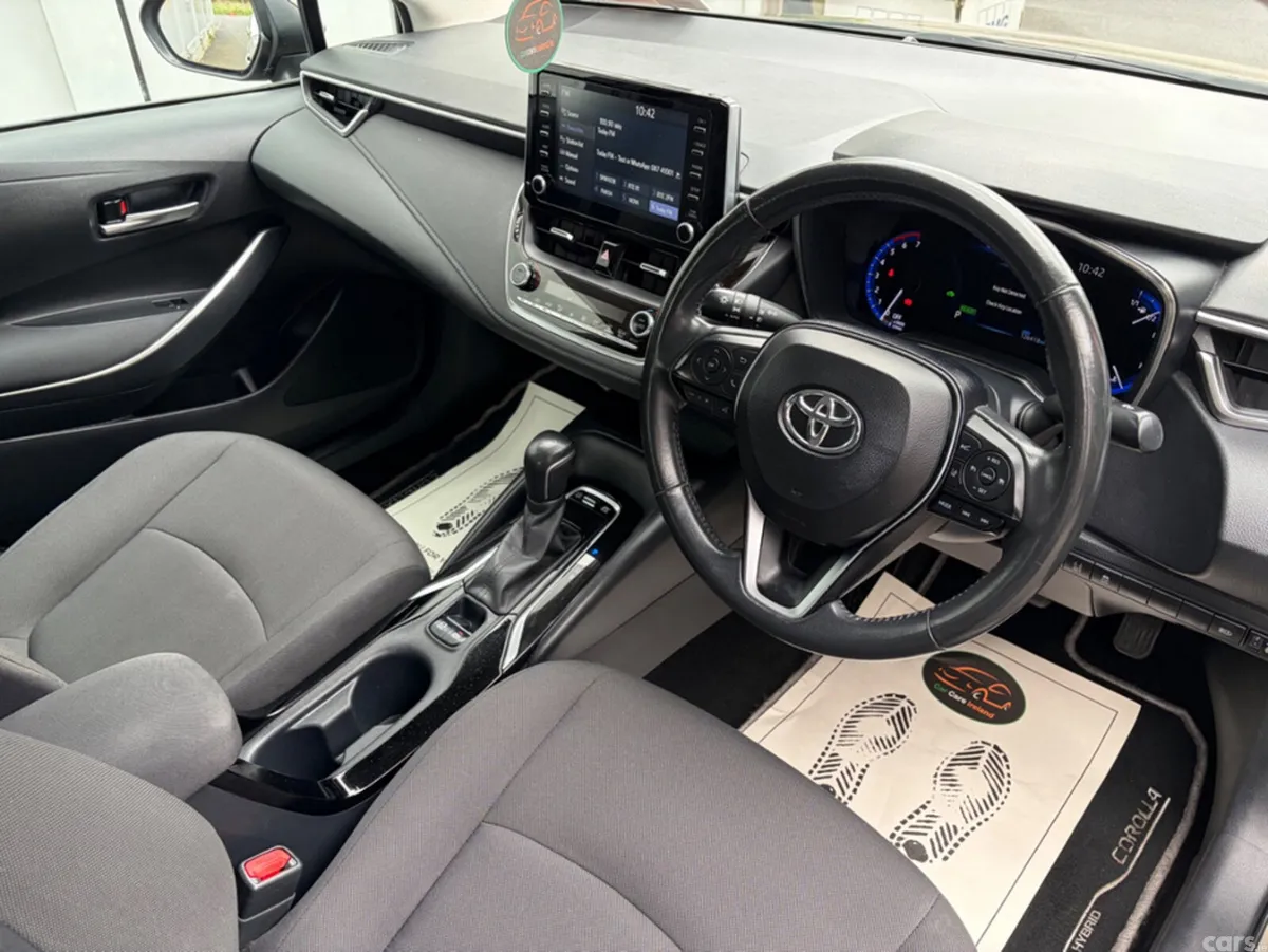 Toyota Corolla Saloon, Petrol Hybrid, 2019, Green