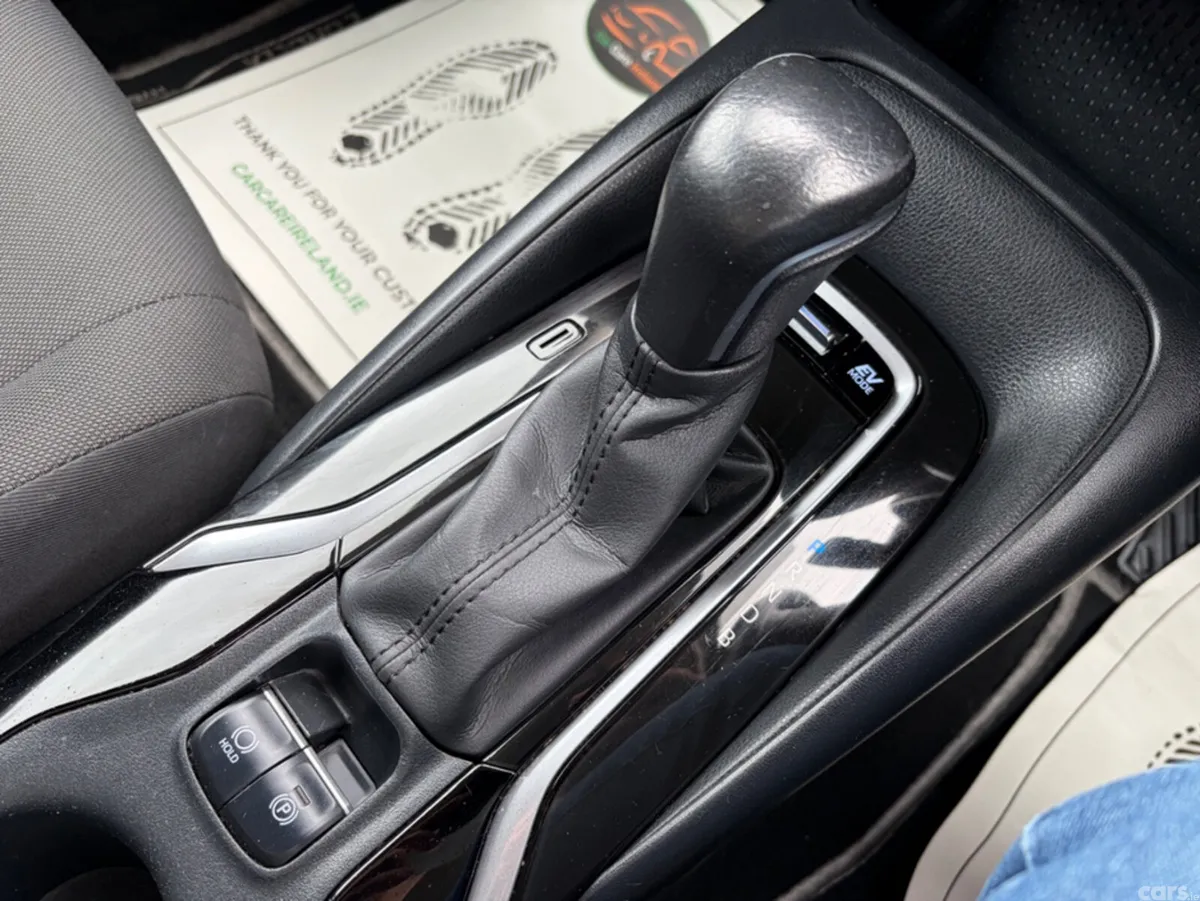 Toyota Corolla Saloon, Petrol Hybrid, 2019, Green