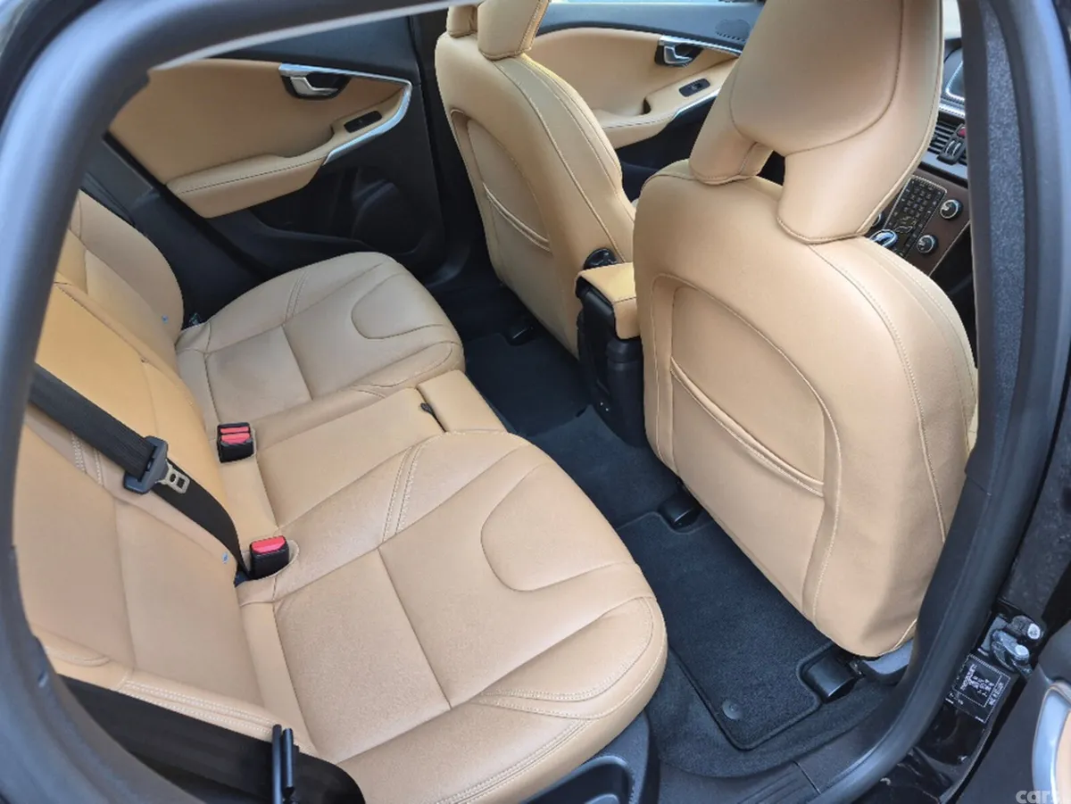 Volvo V40 Hatchback, Petrol, 2020, Black