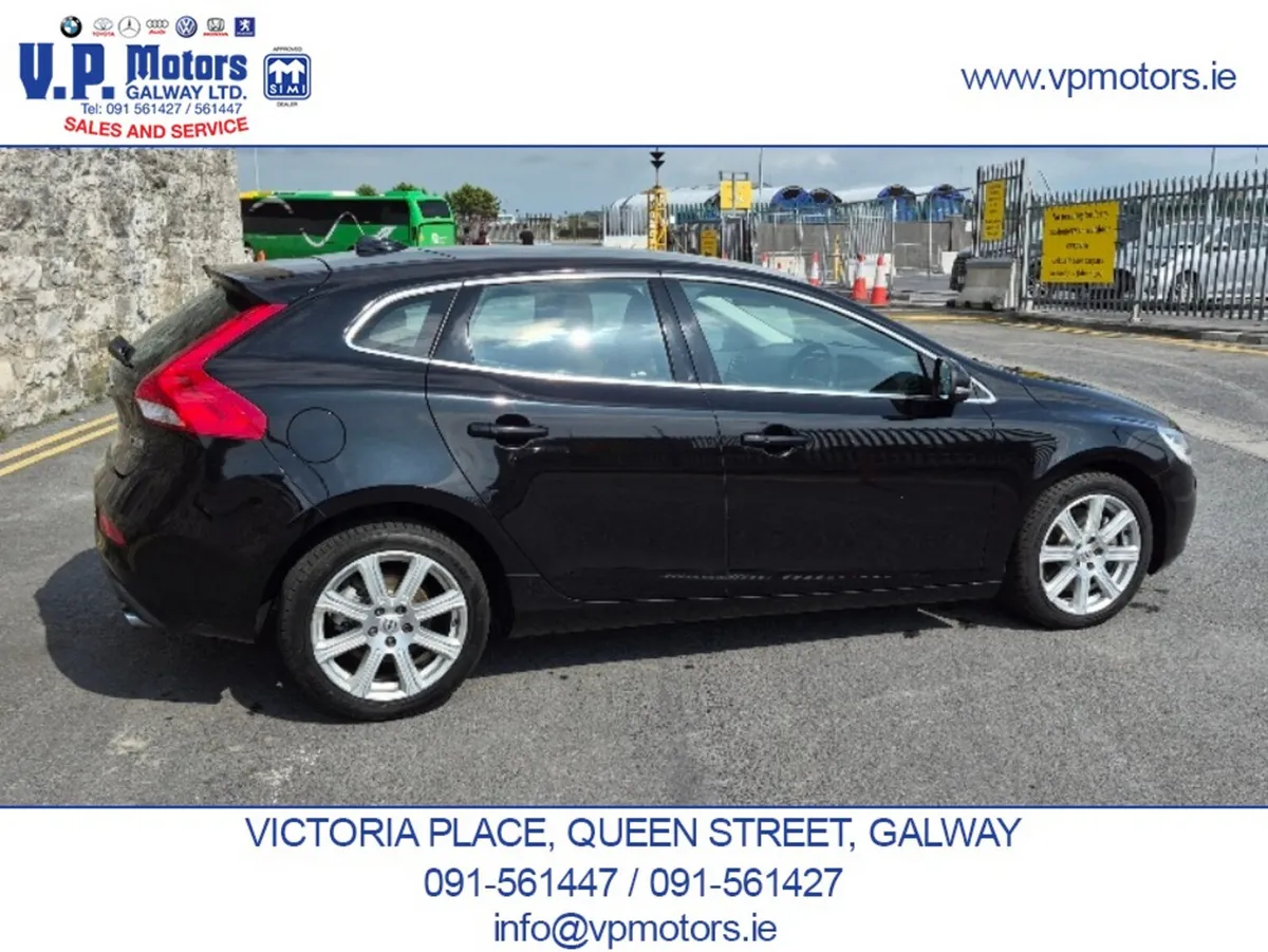 Volvo V40 Hatchback, Petrol, 2020, Black